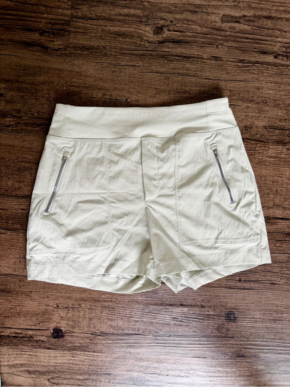 Athleta Trekkie North Mid Rise Short